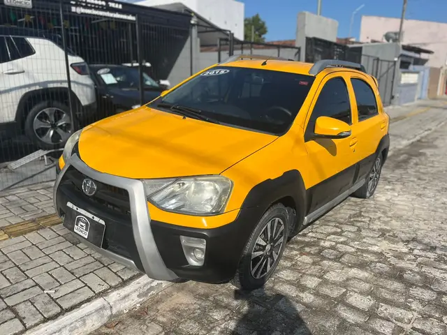 Carro Toyota Etios 2015 Cross 1.5 (Flex)