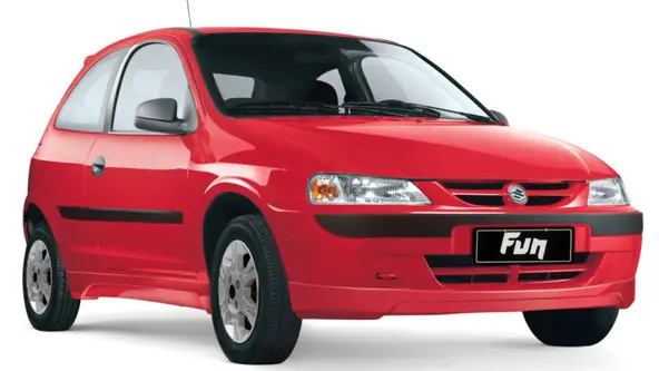 Hatch compacto contava apenas com marca do Japão para atender outro mercado sul-americano