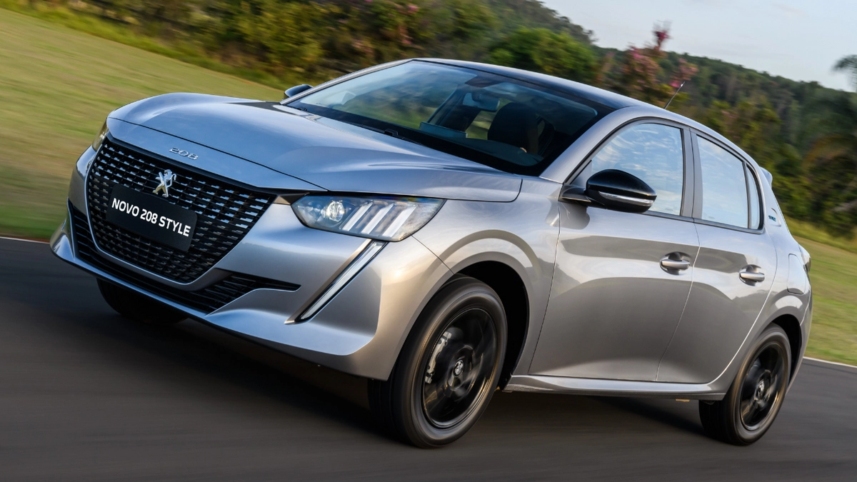 Enquanto o novo visual não chega, o Peugeot 208 tem descontos que vão além dos R$ 16 mil
