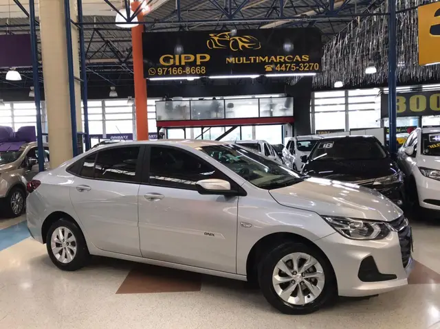 Carro Chevrolet Onix Plus 2023 LT 1.0