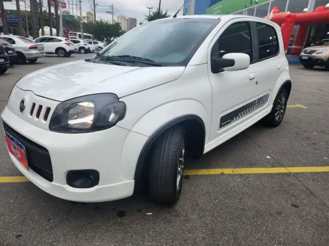 Carro Fiat Uno 2014 Sporting 1.4 8V (Flex) 4p