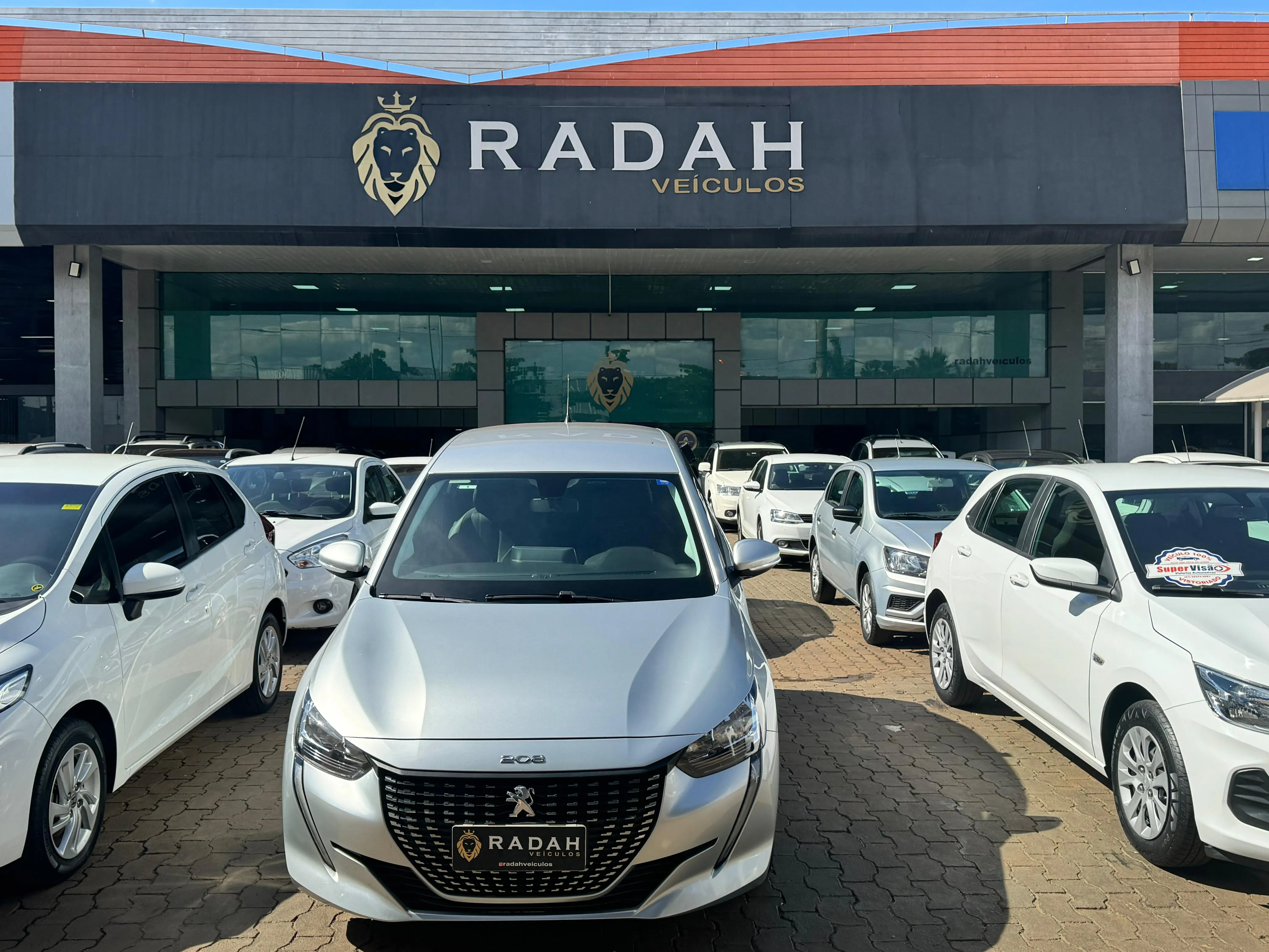 Fachada da loja Veículos à venda em RADAH VEICULOS LTDA - Brasília - DF | Mobiauto