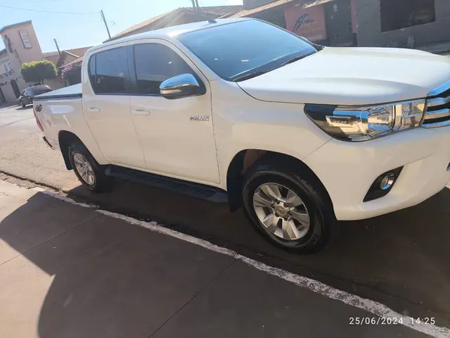 Carro Toyota Hilux Cabine Dupla 2017 Hilux 2.8 TDI SRV CD 4x4 (Aut)
