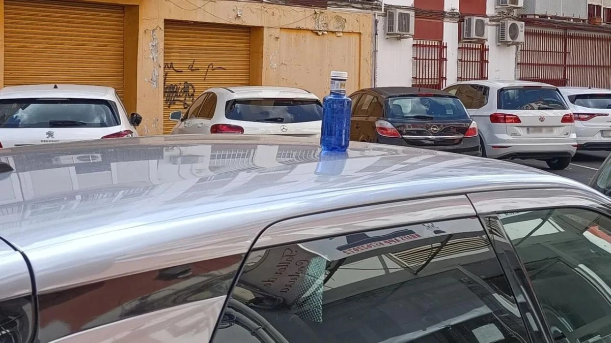Atitude é comum para os hermanos e transmite mensagem do proprietário no veículo estacionado