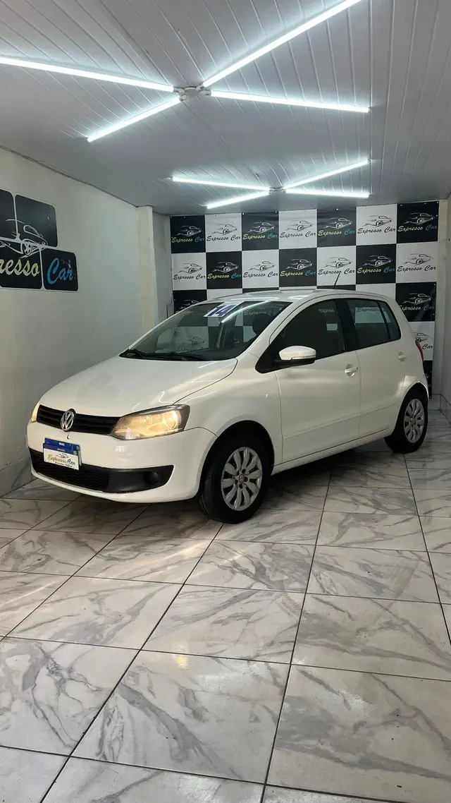Carro Volkswagen Fox 2014 1.0 TEC (Flex) 4p