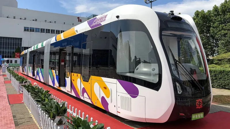 Empresa chinesa cria trem bizarro que não precisa de trilhos para rodar