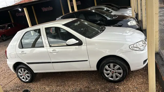 Carro Fiat Palio 2015 Celebration 1.0 Fire Flex 8V 4p