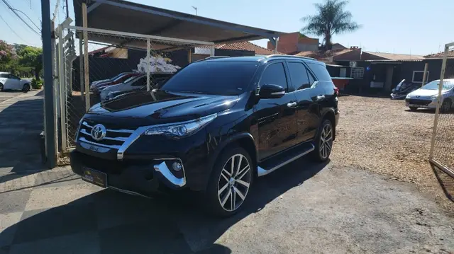 Carro Toyota SW4 2016 2.8 TDI SRX 5L 4x4 (Aut)