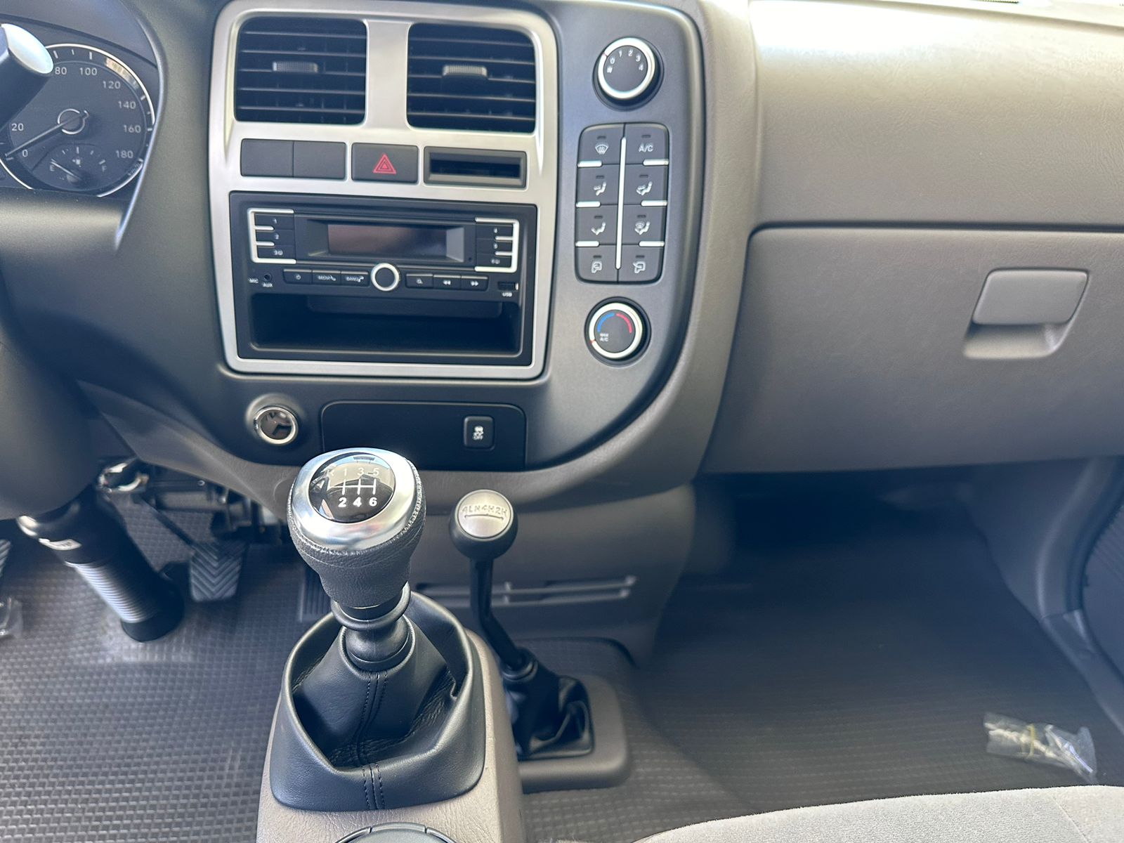 Hyundai-HR-2.5 4WD Diesel