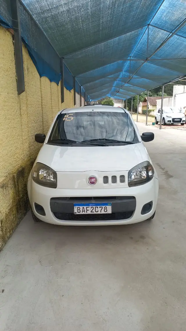 Carro Fiat Uno 2016 Vivace 1.0 8V (Flex) 4p