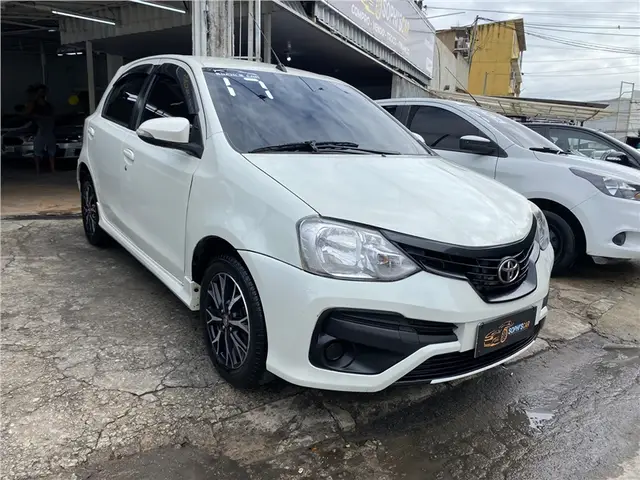 Carro Toyota Etios Sedan 2017 Platinum 1.5 (Aut) (Flex)