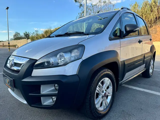 Carro Fiat Idea 2012 Adventure 1.8 16V E.TorQ (Flex)