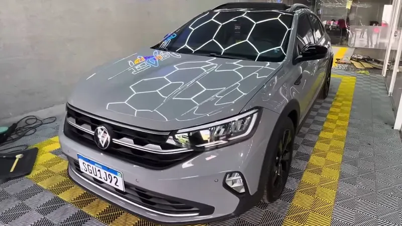 VW Nivus ganha teto solar de T-Cross por R$ 18 mil nas mãos de brasileiros