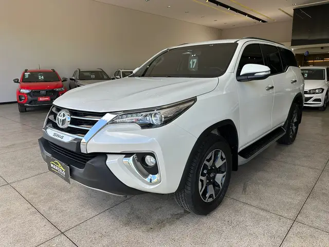 Carro Toyota SW4 2017 2.8 TDI SRX 7L 4x4 (Aut)