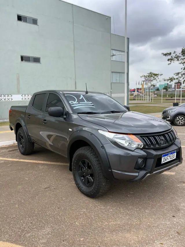 Carro Mitsubishi L200 Triton Outdoor 2021 GLX 2.4 Turbo Manual 4x4