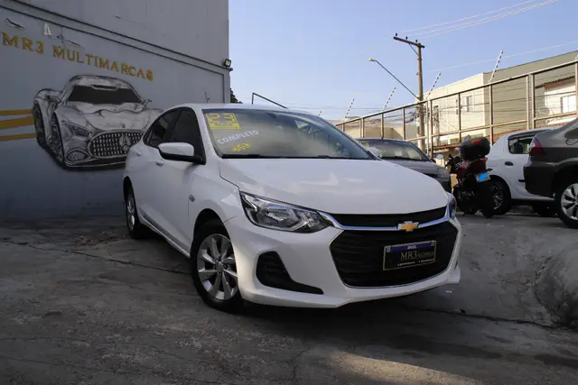 Carro Chevrolet Onix Plus 2023 LT 1.0
