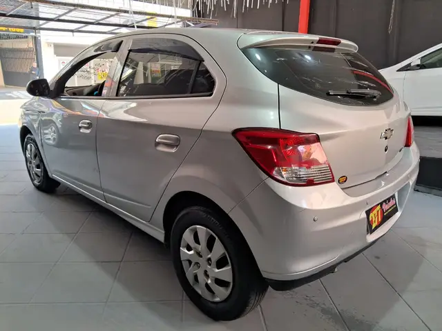 Carro Chevrolet Onix 2014 1.0 LT SPE/4