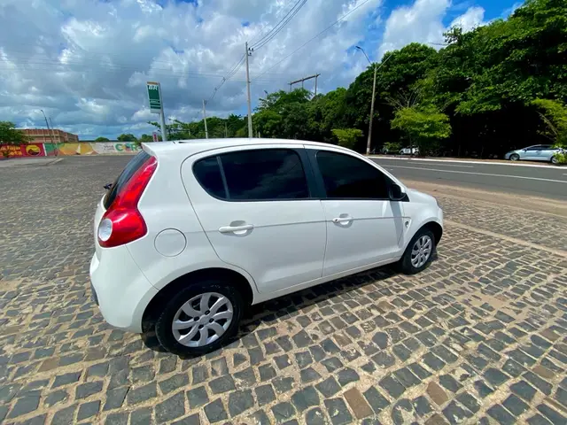 Carro Fiat Palio 2014 Attractive 1.0 8V (Flex)