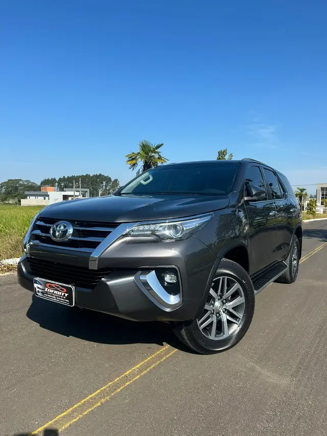 Carro Toyota Hilux Cabine Dupla 2019 Hilux 2.8 TDI SRV CD 4x4 (Aut)