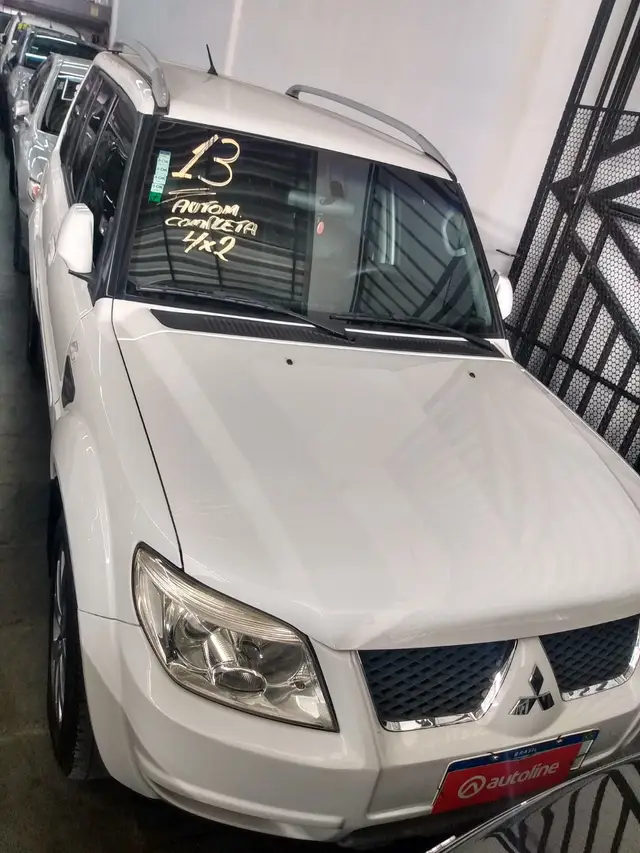 Carro Mitsubishi Pajero TR4 2013 2.0 16V 4x2 (Flex)