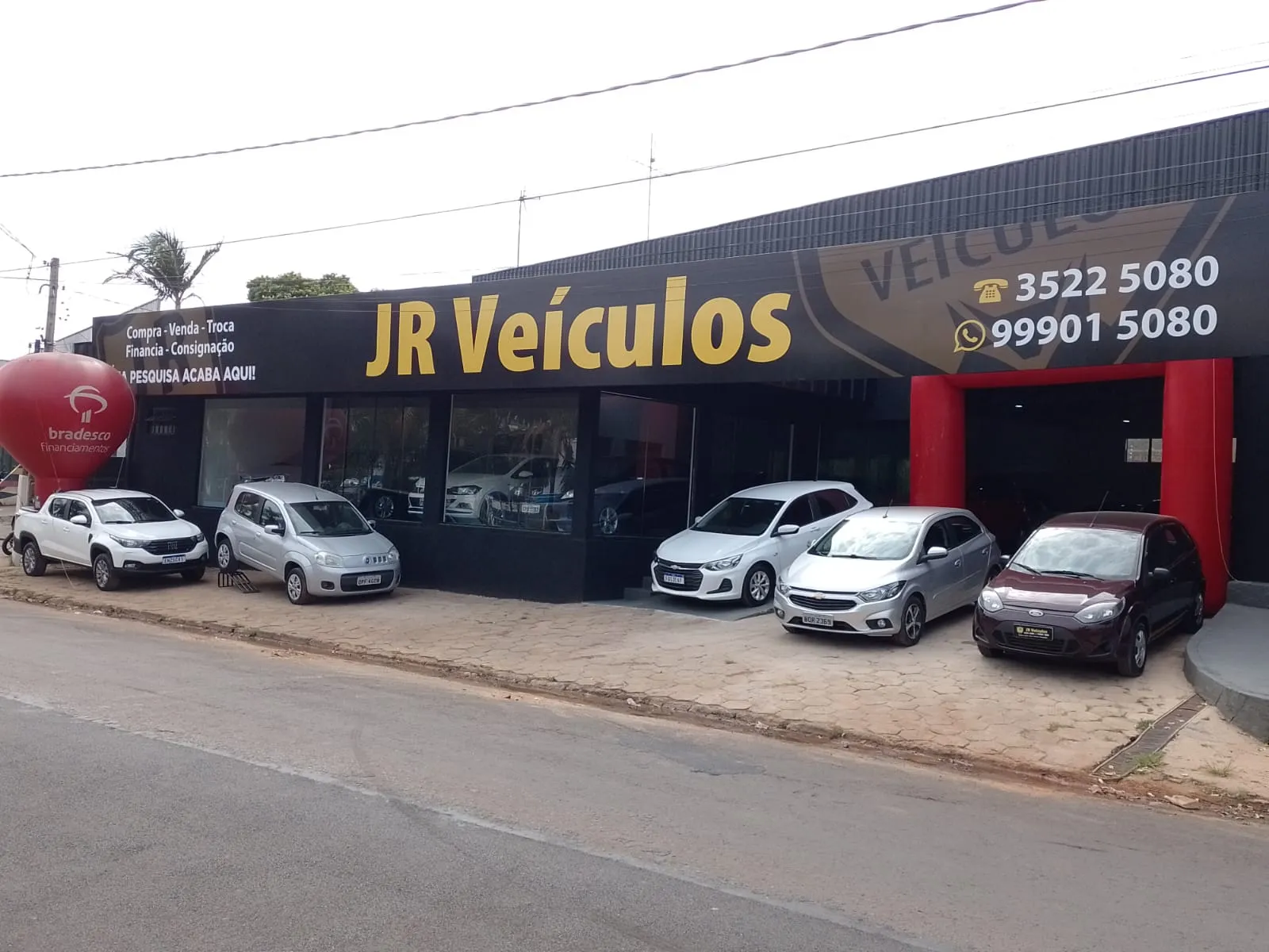 Fachada da loja Veículos à venda em JR Veículos - Lins - SP | Mobiauto
