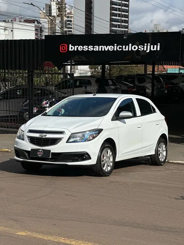 Carro Chevrolet Onix 2014 1.0 Loolapalooza SPE/4