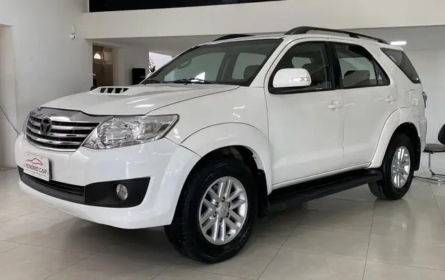 Carro Toyota Hilux SW4 2013 SRV 3.0 4X4 (7 Lugares)
