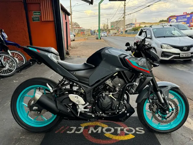 Carro Yamaha MT-03 2024 ABS