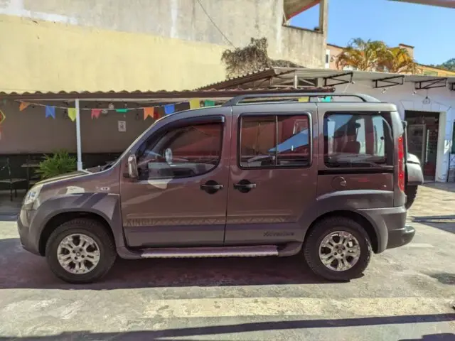 Carro Fiat Doblò 2013 Adventure Xingu 1.8 16V (Flex)