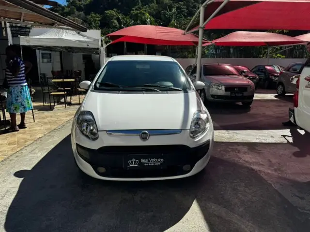 Carro Fiat Punto 2015 Attractive 1.4 (Flex)