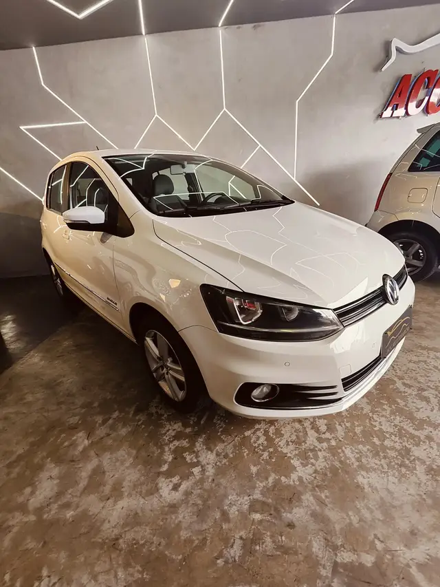 Carro Volkswagen Fox 2016 1.6 16v MSI Highline (Flex)