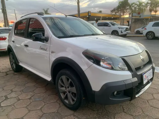 Carro Renault Sandero Stepway 2014 1.6 16V Hi-Flex (aut)