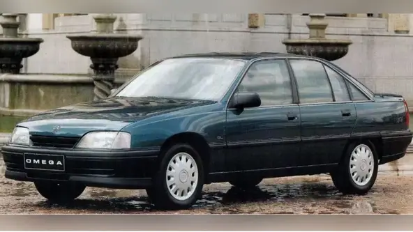 Sedan grande era considerado de luxo, mas tinha versão mais básica para aumentar volumes de vendas 