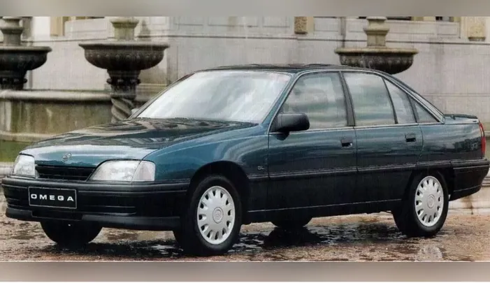 Sedan grande era considerado de luxo, mas tinha versão mais básica para aumentar volumes de vendas 