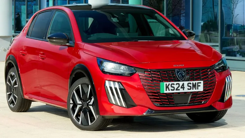 Novo Peugeot 208 2025 terá nova cara e já tem data para estrear