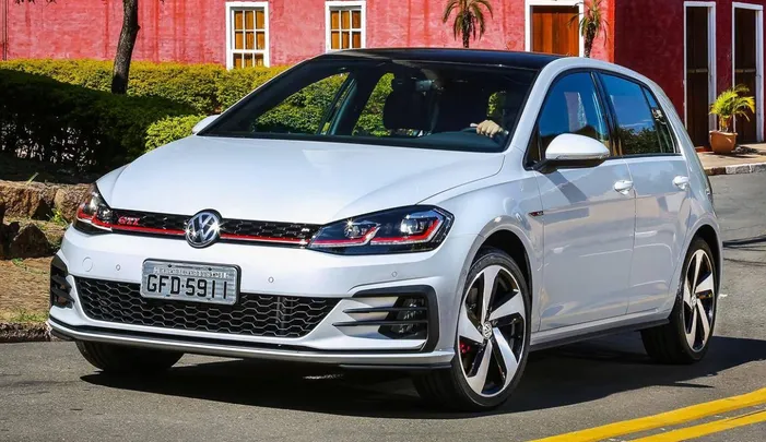 Hatch, já fora de linha, segue sendo desejado pela esportividade, mas câmbio DSG virou dor de cabeça