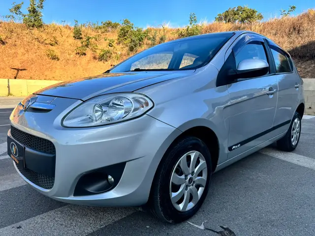 Carro Fiat Palio 2013 Attractive 1.4 8V (Flex)