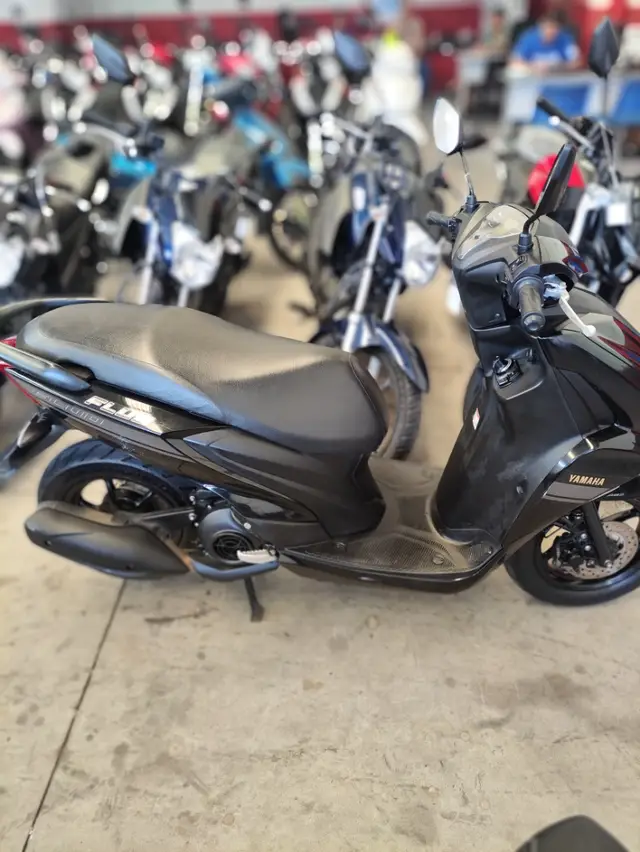 Moto Yamaha Fluo 2023 ABS