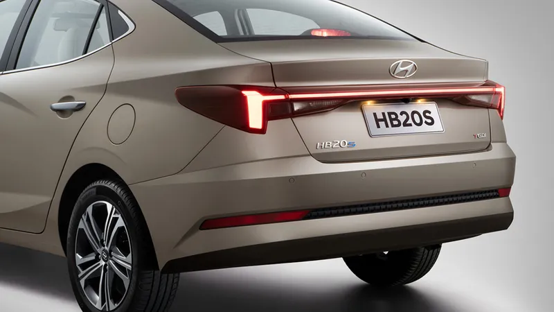 Lanterna inteiriça do Hyundai HB20S custa o dobro em relação ao VW T-Cross