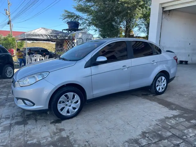 Carro Fiat Grand Siena 2018 Evo Attractive 1.4 8V (Flex)