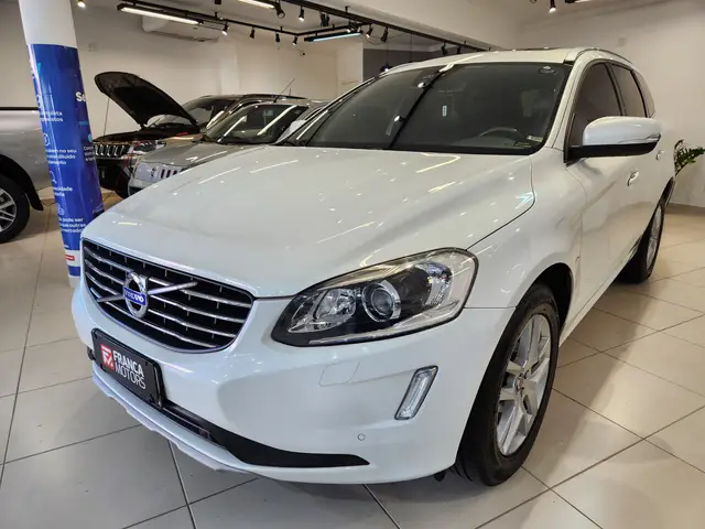 Carro Volvo XC60 2017 2.4 D5 Momentum 4WD