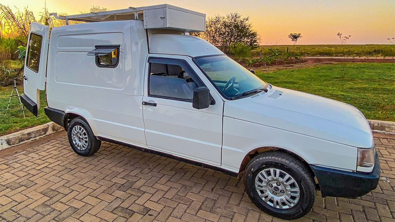 Este Fiat Fiorino foi transformado em um motorhome completo sem banheiro Mobiauto