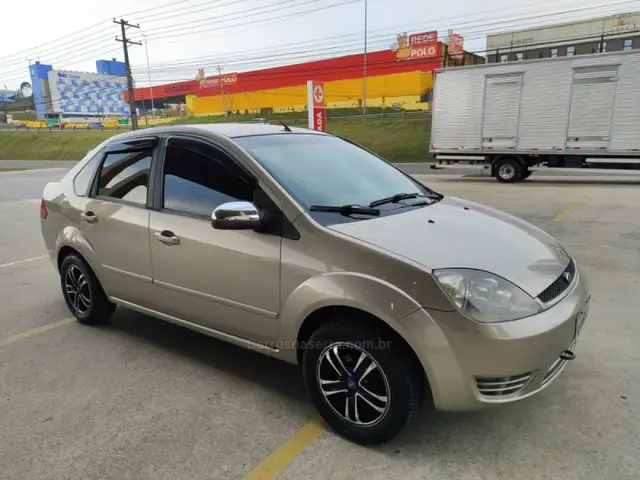 Carro Ford Fiesta Sedan 2006 1.6 (Flex)