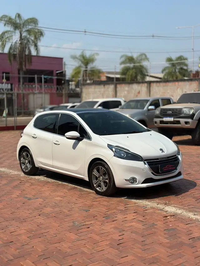 Carro Peugeot 208 2014 Griffe 1.6 16V (Flex)