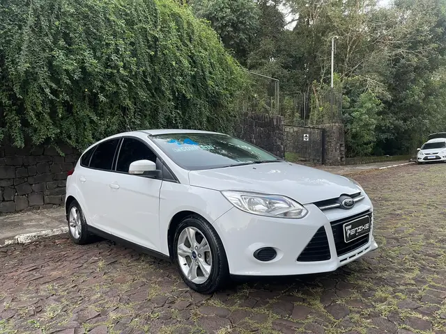 Carro Ford Focus Hatch 2014 SE 1.6 16V TiVCT PowerShift