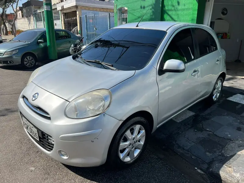 Nissan March 1.0 16V S (Flex)