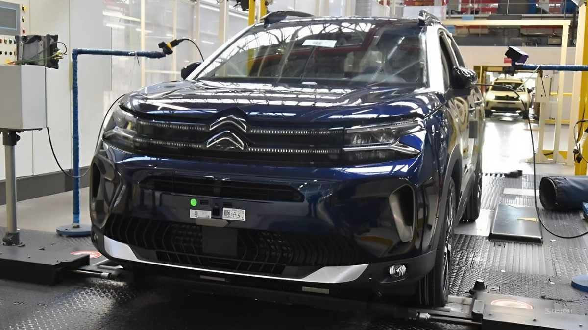 A Stellantis acabou com sua produção no mercado russo, mas isso não impediu seus carros de continuarem a ser fabricados por lá