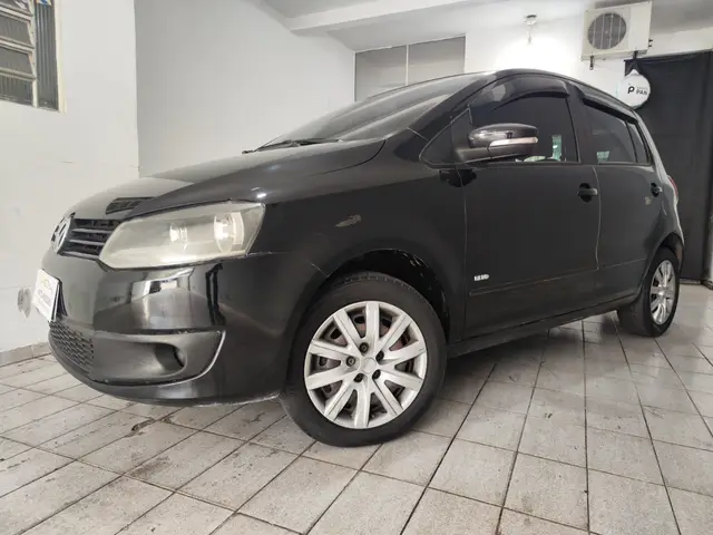 Carro Volkswagen Fox 2014 1.0 TEC (Flex) 4p