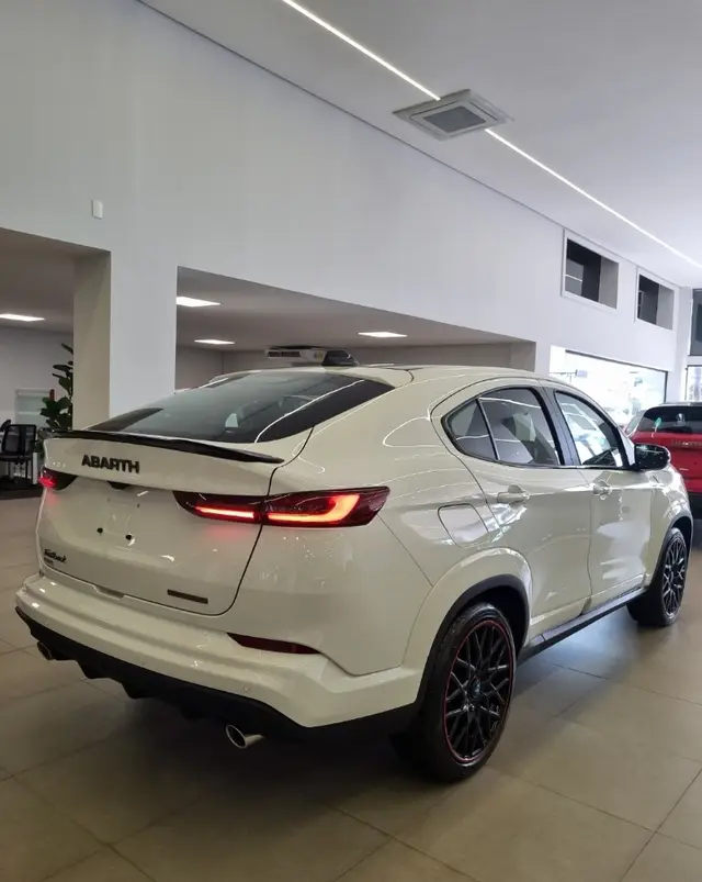 Carro Fiat Fastback 2025 Abarth
