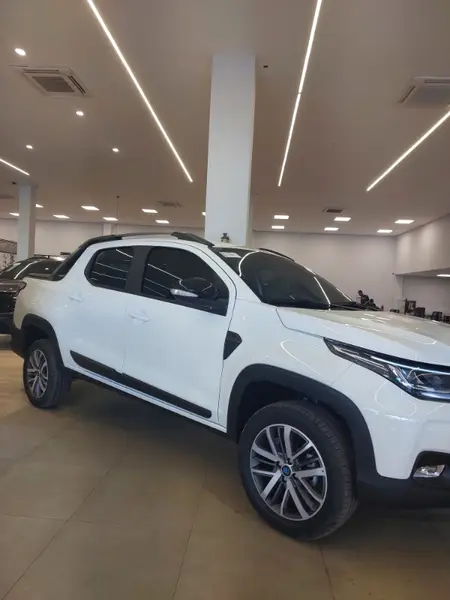 Carro Fiat Strada 2025 Volcano 1.3 Flex 8V CD Aut.